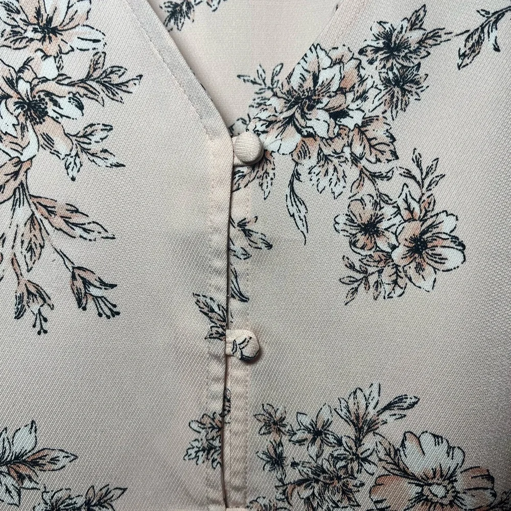 Express Floral Light Pink Button Up Top size Medium women’s - Picture 3 of 9